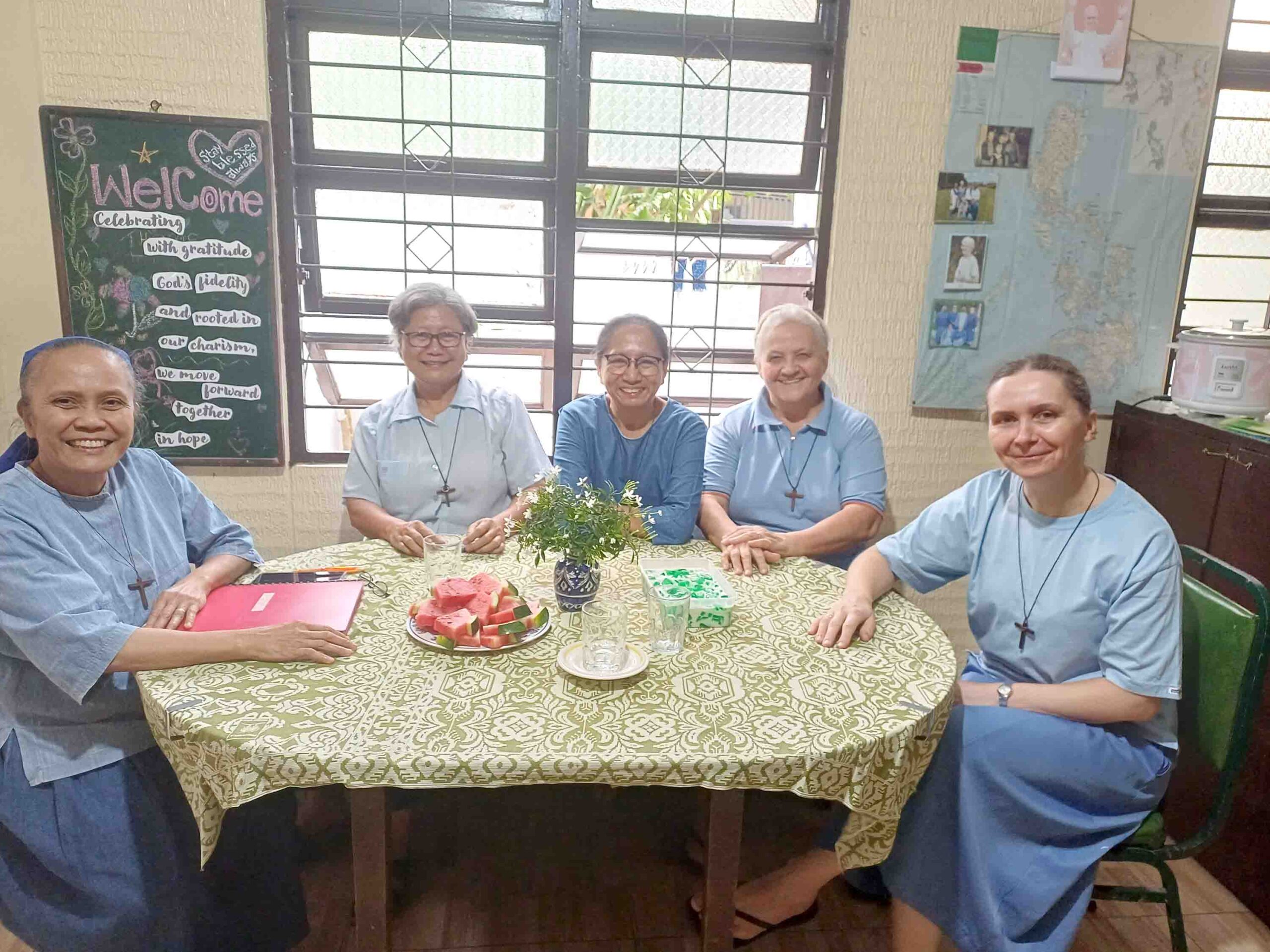 Kleine Schwestern auf den Philippinen